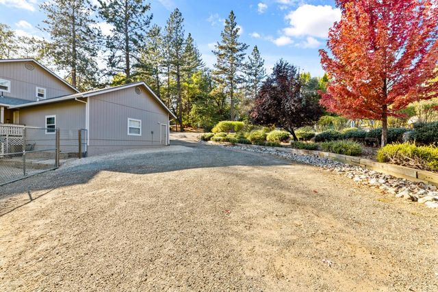 12071 Alta Sierra Dr, Grass Valley, CA 95949