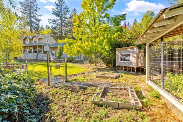 12071 Alta Sierra Dr, Grass Valley, CA 95949
