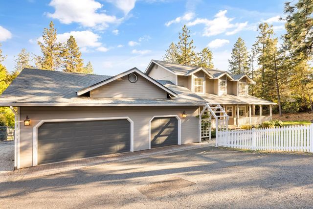 12071 Alta Sierra Dr, Grass Valley, CA 95949