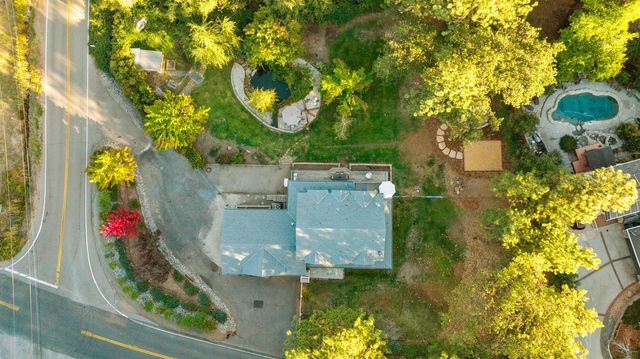 12071 Alta Sierra Dr, Grass Valley, CA 95949