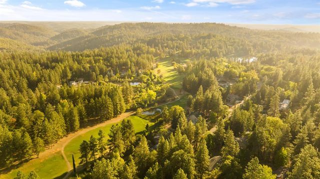 12071 Alta Sierra Dr, Grass Valley, CA 95949