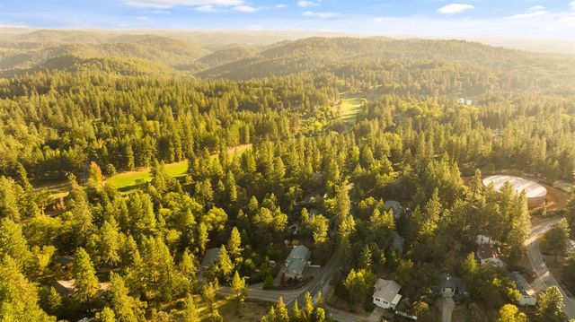 12071 Alta Sierra Dr, Grass Valley, CA 95949