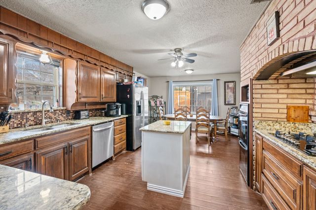 2125 Shady Brook Drive, Bedford, TX 76021