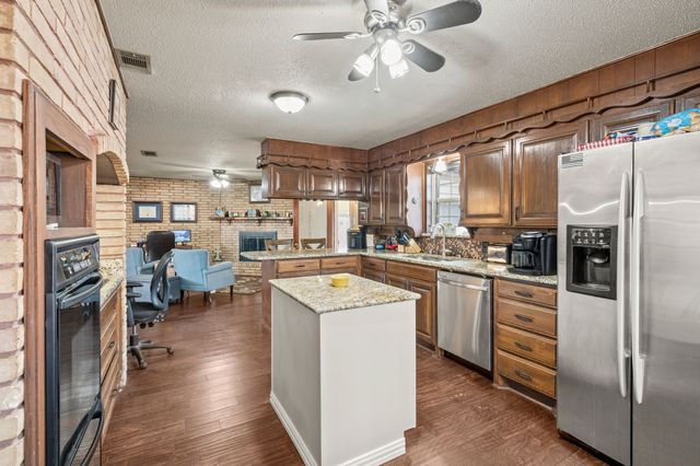 2125 Shady Brook Drive, Bedford, TX 76021