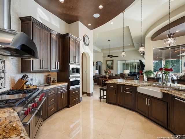 131 CHAMPIONS BEND, San Antonio, TX 78258