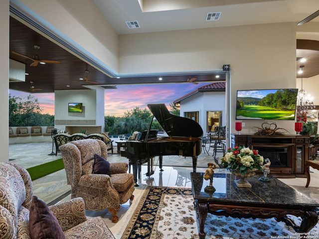 131 CHAMPIONS BEND, San Antonio, TX 78258