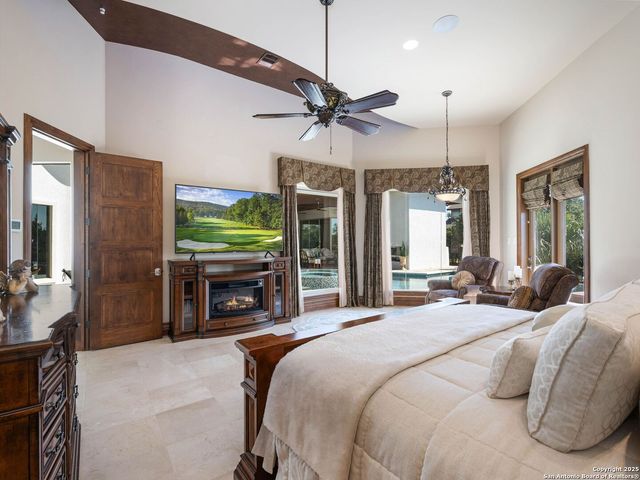 131 CHAMPIONS BEND, San Antonio, TX 78258