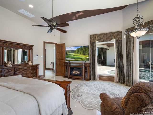 131 CHAMPIONS BEND, San Antonio, TX 78258