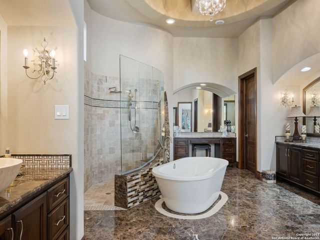 131 CHAMPIONS BEND, San Antonio, TX 78258