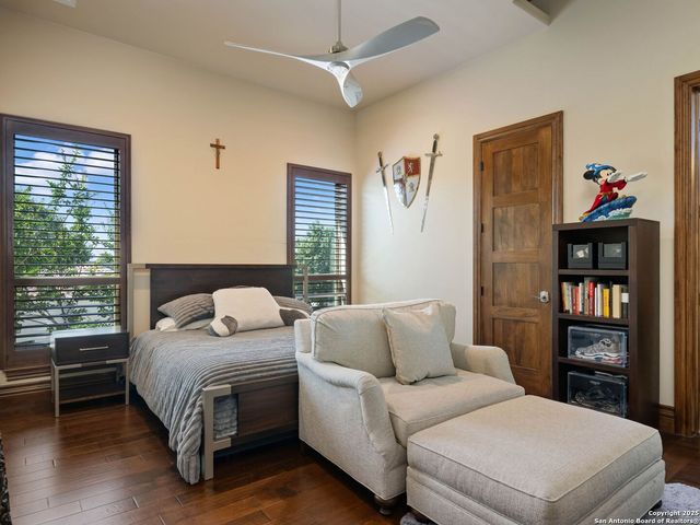131 CHAMPIONS BEND, San Antonio, TX 78258