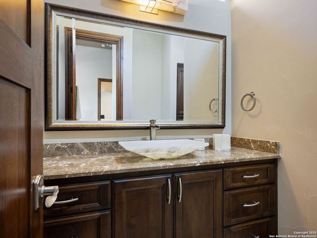 131 CHAMPIONS BEND, San Antonio, TX 78258