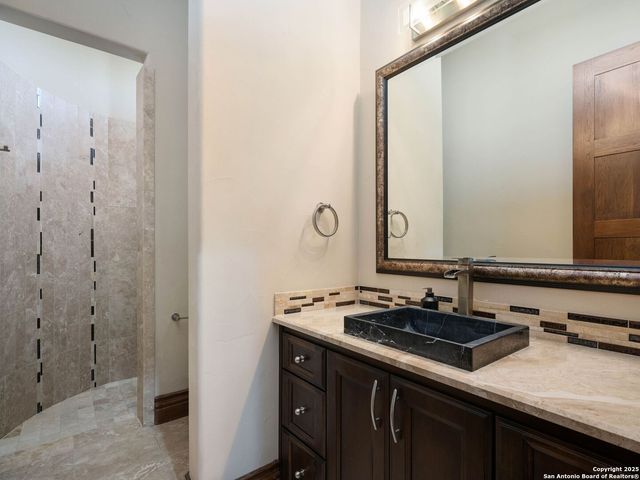 131 CHAMPIONS BEND, San Antonio, TX 78258