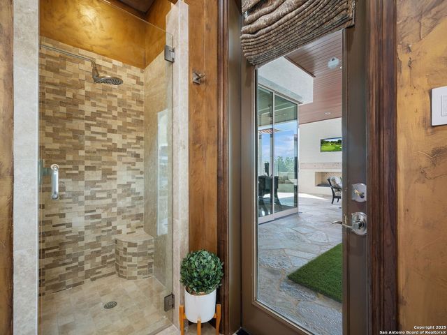 131 CHAMPIONS BEND, San Antonio, TX 78258