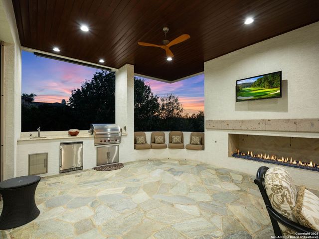 131 CHAMPIONS BEND, San Antonio, TX 78258