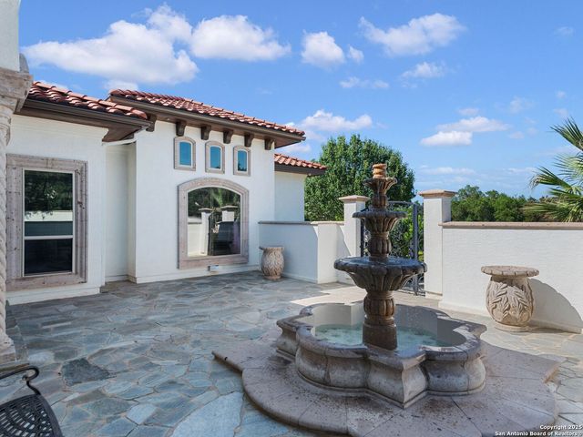 131 CHAMPIONS BEND, San Antonio, TX 78258