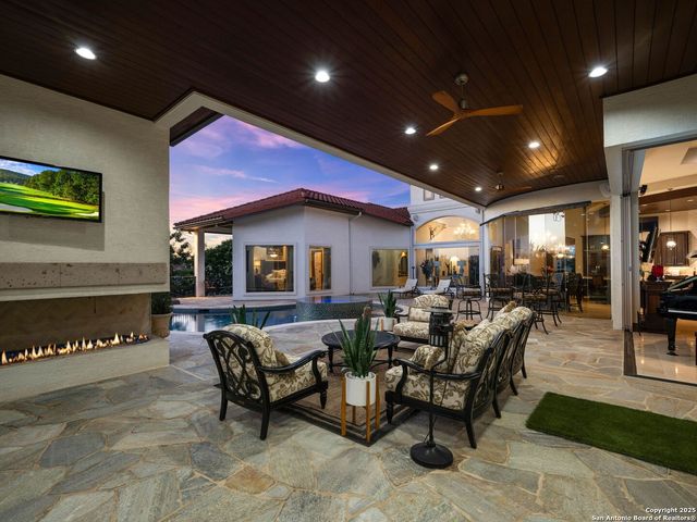 131 CHAMPIONS BEND, San Antonio, TX 78258
