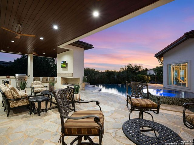 131 CHAMPIONS BEND, San Antonio, TX 78258