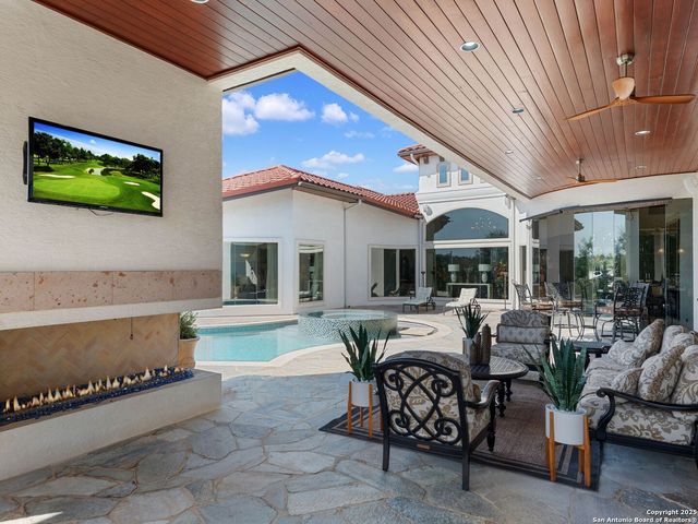 131 CHAMPIONS BEND, San Antonio, TX 78258