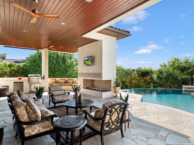 131 CHAMPIONS BEND, San Antonio, TX 78258