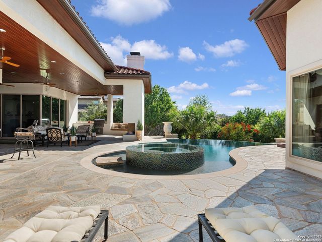 131 CHAMPIONS BEND, San Antonio, TX 78258