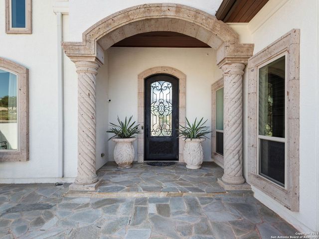 131 CHAMPIONS BEND, San Antonio, TX 78258
