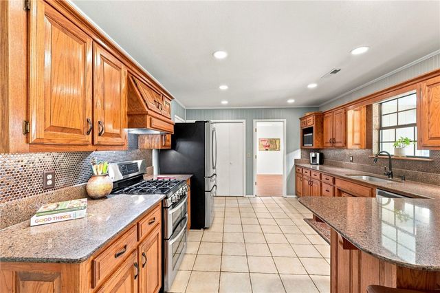 2753 E Copper Oaks Place, Fayetteville, AR 72703