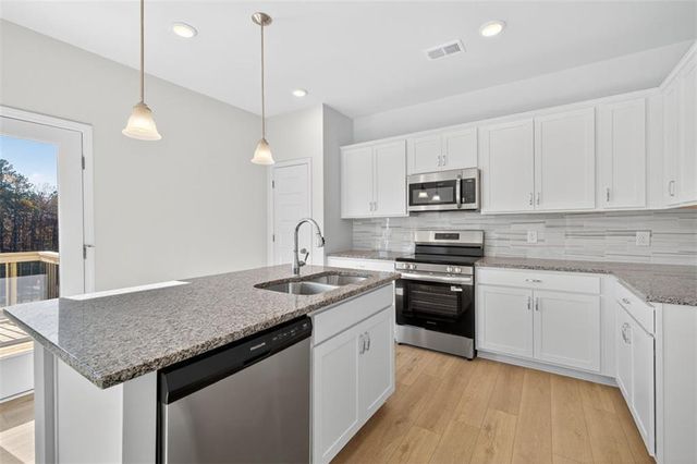 852 Kensington Street, Kingston, GA 30145