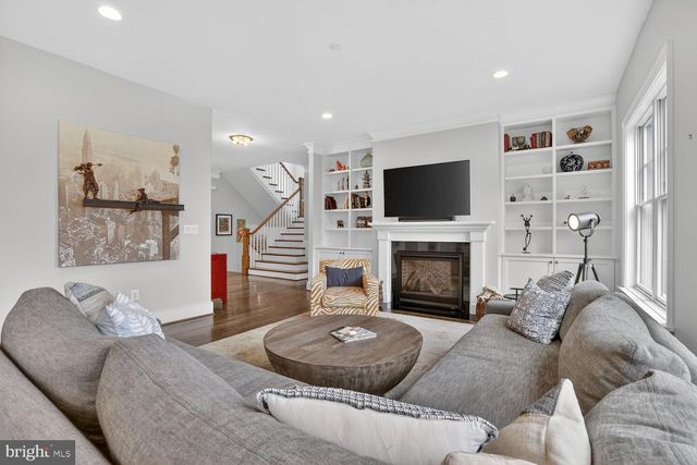 2907 N KENSINGTON ST, Arlington, VA 22207