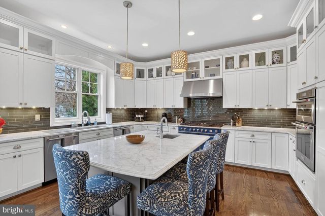 2907 N KENSINGTON ST, Arlington, VA 22207