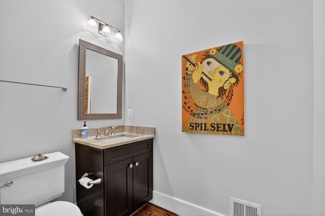 2907 N KENSINGTON ST, Arlington, VA 22207