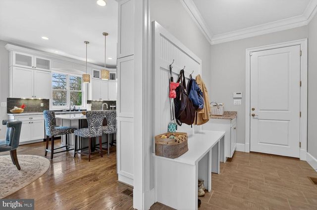 2907 N KENSINGTON ST, Arlington, VA 22207