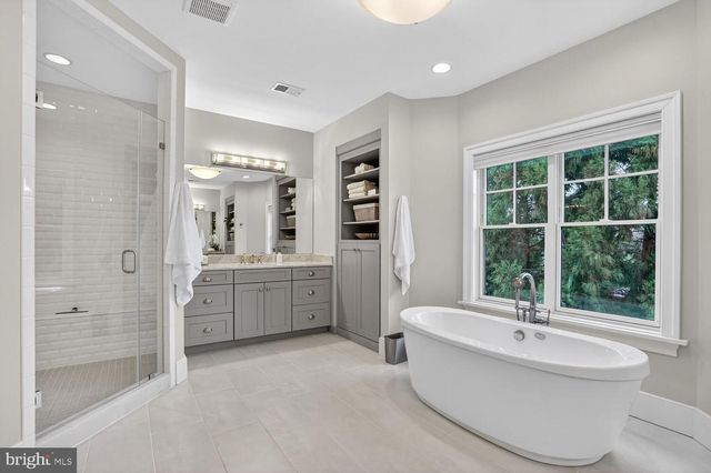 2907 N KENSINGTON ST, Arlington, VA 22207