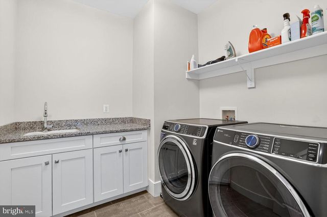 2907 N KENSINGTON ST, Arlington, VA 22207