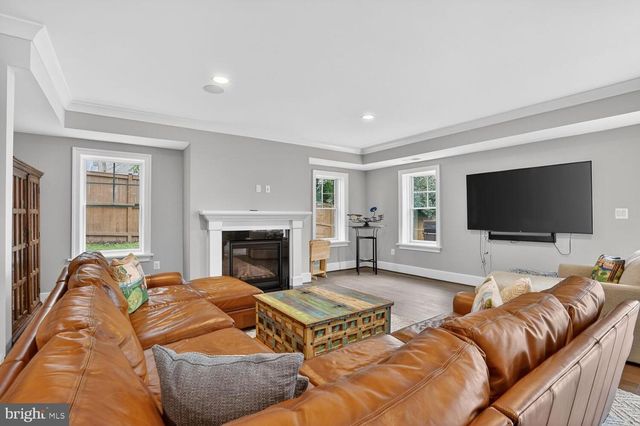 2907 N KENSINGTON ST, Arlington, VA 22207