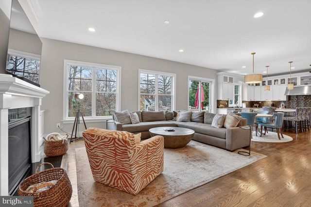 2907 N KENSINGTON ST, Arlington, VA 22207