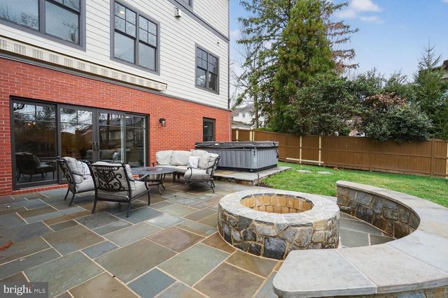 2907 N KENSINGTON ST, Arlington, VA 22207