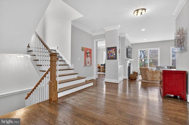 2907 N KENSINGTON ST, Arlington, VA 22207