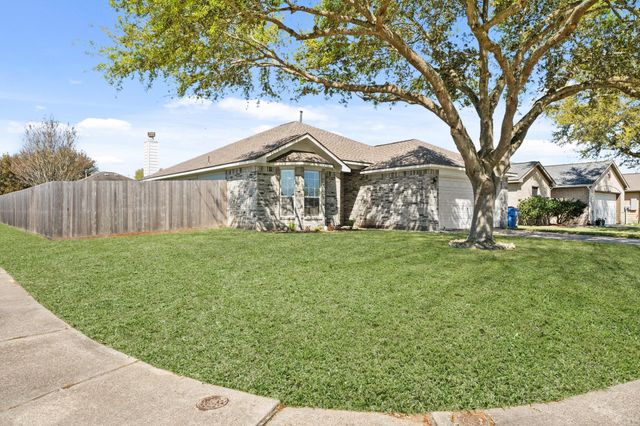 23 N Golden Oak Drive, Texas City, TX 77591