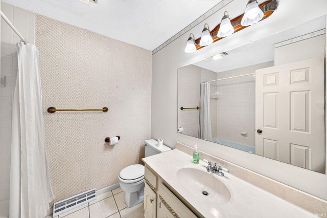 52088 Goldenrod Lane, Granger, IN 46530