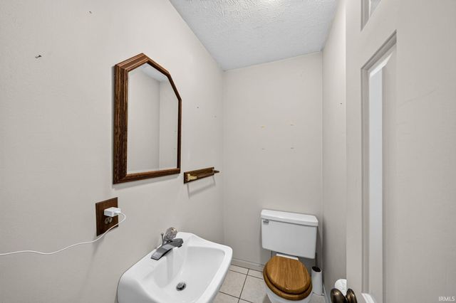 52088 Goldenrod Lane, Granger, IN 46530