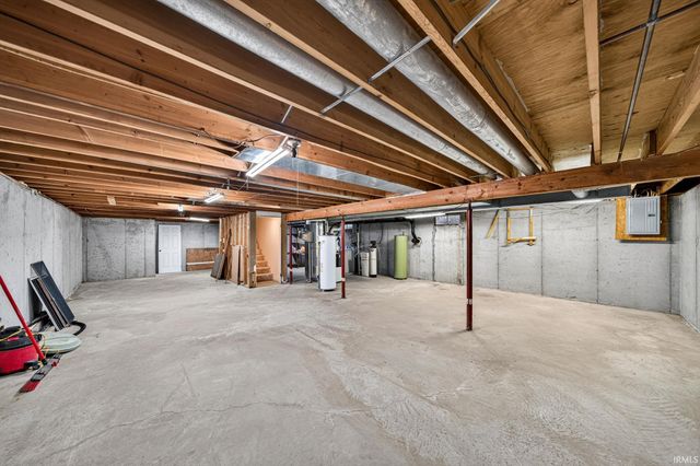 52088 Goldenrod Lane, Granger, IN 46530