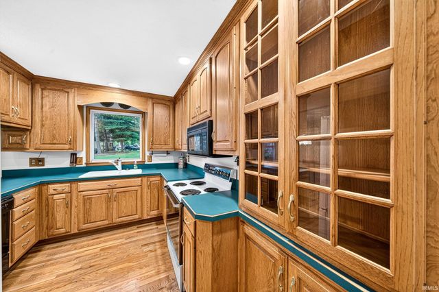 52088 Goldenrod Lane, Granger, IN 46530