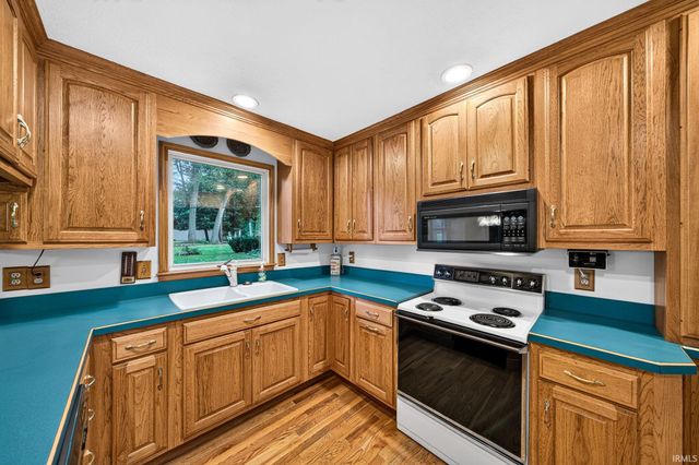52088 Goldenrod Lane, Granger, IN 46530