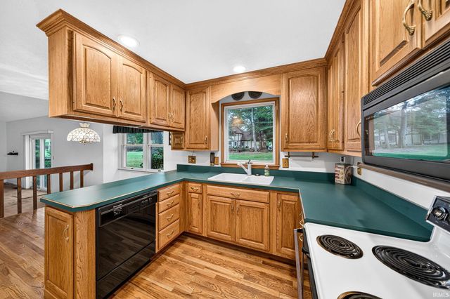 52088 Goldenrod Lane, Granger, IN 46530