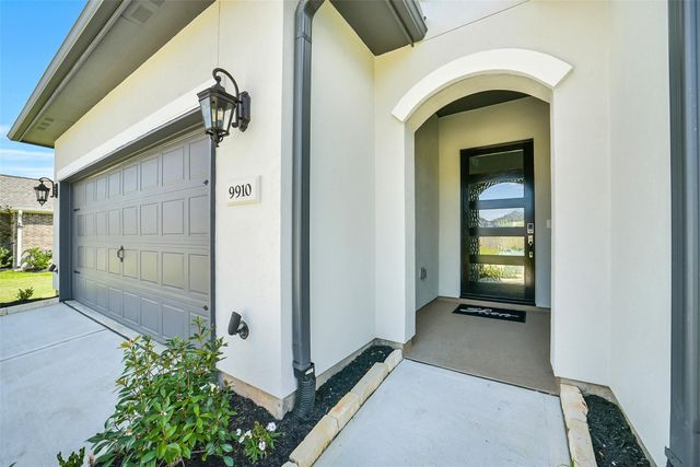 9910 Deep Water Drive, Missouri City, TX 77459