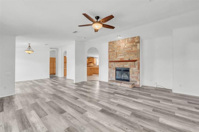 105 Holman CIR, Gatesville, TX 76528