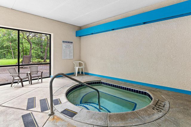 3000 Saint Albans Mill Road 103, Hopkins, MN 55305