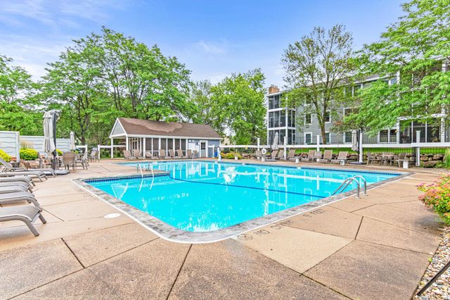 3000 Saint Albans Mill Road 103, Hopkins, MN 55305