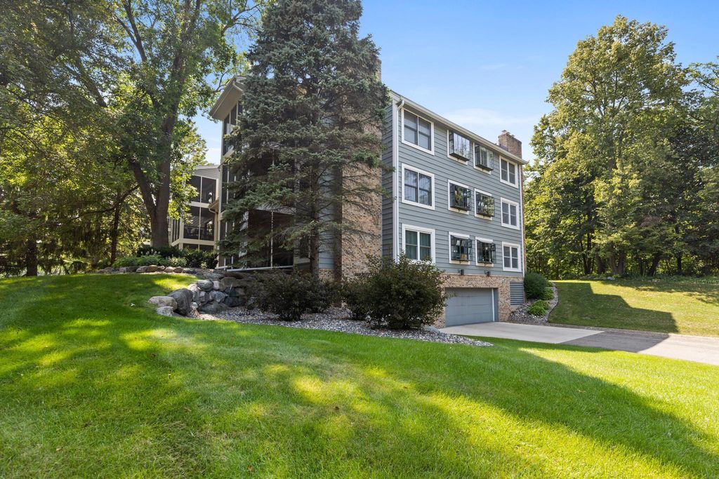 3000 Saint Albans Mill Road 103, Hopkins, MN 55305