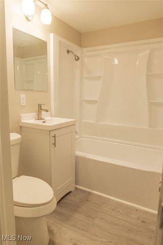 9800 North Boulevard, Chagrin Falls, OH 44023